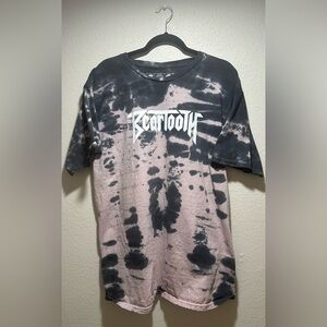 Beartooth band tee in pink and gray, men’s size XL.